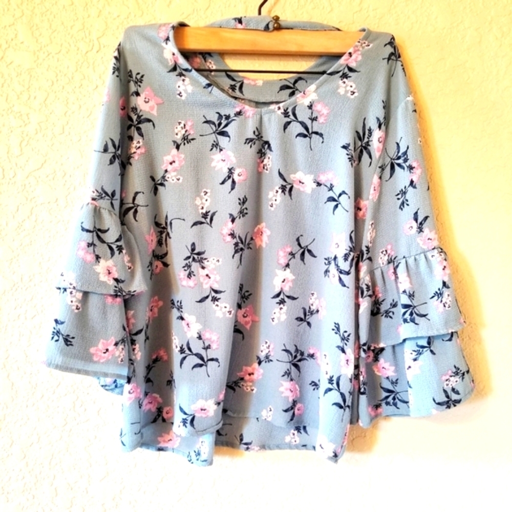 Wallflower floral‎ blouse